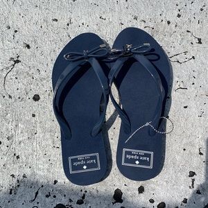 Kate spade navy blue flip flop with charm new
